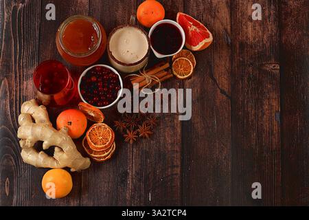 Des produits naturels sains avec de la vitamine C pour la grippe et le rhume. Sélectionnez des fruits et légumes frais et des ingrédients naturels pour renforcer le système immunitaire. Banque D'Images