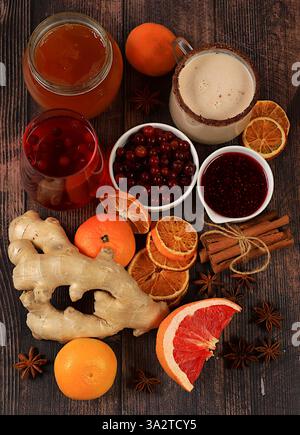 Des produits naturels sains avec de la vitamine C pour la grippe et le rhume. Sélectionnez des fruits et légumes frais et des ingrédients naturels pour renforcer le système immunitaire. Banque D'Images