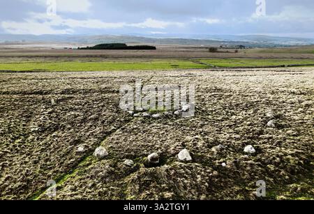 Oddendale Stone Circle près de Shap, Cumbria. Préhistorique. À l'origine 2 cercles concentriques de bois néolithiques remplacés par des cercles de cairn en anneau et de pierre Banque D'Images