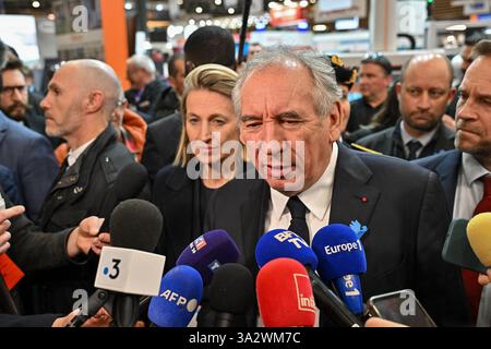 Lyon, France. 13 mars 2025. Le premier ministre François Bayrou visite le salon Global industrie à Lyon, France, le 13 mars 2025. Photo de Julien Reynaud/APS-médias/ABACAPRESS. COM Credit : Abaca Press/Alamy Live News Banque D'Images