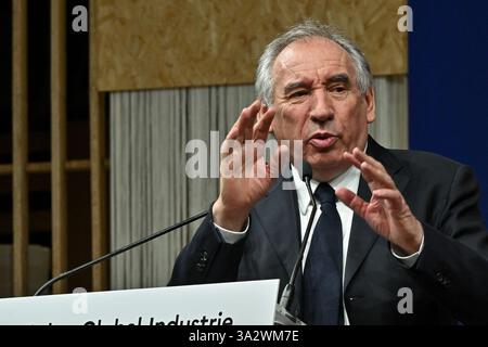 Lyon, France. 13 mars 2025. Le premier ministre François Bayrou visite le salon Global industrie à Lyon, France, le 13 mars 2025. Photo de Julien Reynaud/APS-médias/ABACAPRESS. COM Credit : Abaca Press/Alamy Live News Banque D'Images