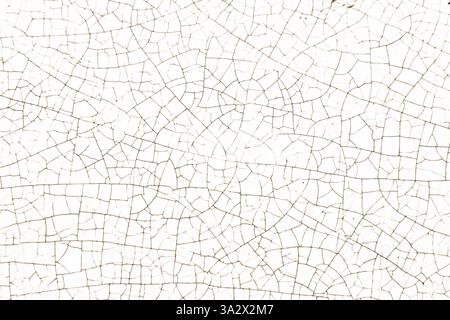 Texture de vieille poterie en céramique blanche, tuile ou peinture vintage avec des fissures, superposition sur fond blanc Banque D'Images