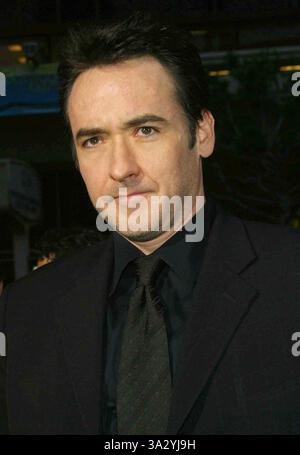 23 AVRIL 2003 - HOLLYWOOD, CA, ÉTATS-UNIS - JOHN CUSACK -..IDENTITÉ - PREMIÈRE -. THÉÂTRE CHINOIS MANN, HOLLYWOOD, CA -. 23 AVRIL 2003 -. NINA PROMMER/ 2003 K30099NP(crédit image : © Globe photos/ZUMAPRESS.com) Banque D'Images
