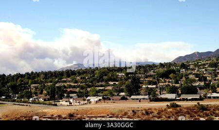 27 OCTOBRE 2003 - SIMI VALLEY, CA, USA - LES FEUX DE FORÊT DÉTRUISENT DE VASTES ZONES DU SUD DE LA CALIFORNIE -. VUE SUR LES INCENDIES DANS SIMI VALLEY, CA -.10/27/2003 -. NINA PROMMER/ 2003.K33590NP(crédit image : © Globe photos/ZUMAPRESS.com) Banque D'Images