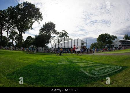 23 août 2014 - Paramus, New Jersey, U. S - 23 août 2014 : Jim Furyk (USA) monte le 16e fairway lors de la troisième manche du Barclays Fed ex Championship au Ridgewood Country Club à Paramus, NJ Crédit obligatoire : Kostas Lymperopoulos/csm (crédit image : © Kostas Lymperopoulos/Cal Sport Media/ZUMAPRESS.com) Banque D'Images