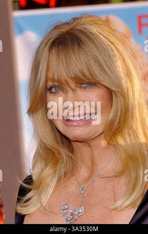 26 MAI 2004 - HOLLYWOOD, CALIFORNIE, ÉTATS-UNIS - K37533FB.RAISING HELEN PREMIÈRE AU EL CAPITAN. THEATER HOLLYWOOD, CA..05/26/2004. FITZROY BARRETT/ 2004.GOLDIE HAWN(crédit image : © Globe photos/ZUMAPRESS.com) Banque D'Images