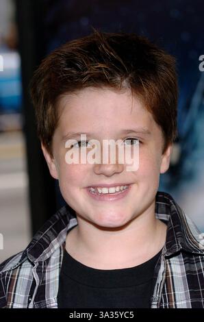 6 NOVEMBRE 2004 - HOLLYWOOD, CALIFORNIE - K40150FB.THE POLAR EXPRESS PREMIÈRE AU GRAUMAN'S.. THÉÂTRE CHINOIS HOLLYWOOD, CA..11/07/2004. FITZROY BARRETT / 2004.JOSH HUTCHERSON(crédit image : © Globe photos/ZUMAPRESS.com) Banque D'Images