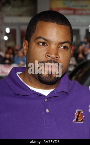 7 NOVEMBRE 2004 - HOLLYWOOD, CALIFORNIE - K40150FB.THE POLAR EXPRESS PREMIÈRE AU GRAUMAN'S.. THÉÂTRE CHINOIS HOLLYWOOD, CA..11/07/2004. FITZROY BARRETT / 2004.ICE CUBE(crédit image : © Globe photos/ZUMAPRESS.com) Banque D'Images