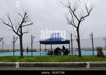 Naples, Campanie, Italie. 14 mars 2025. Naples 03/14/2025 dommages causés par le tremblement de terre de magnitude. 4,4 à Campi Flegrei. En photo : Pozzuoli front de mer à via Napoli déserté parce que les gens ont peur (crédit image : © Fabio Sasso/ZUMA Press Wire) USAGE ÉDITORIAL SEULEMENT! Non destiné à UN USAGE commercial ! Banque D'Images