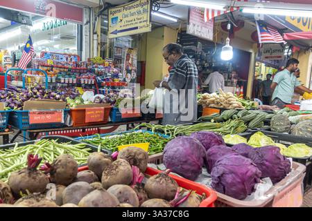 Un étal de légumes au marché Little India à Little India Brickfields, Kuala Lumpur, Malaisie. Banque D'Images