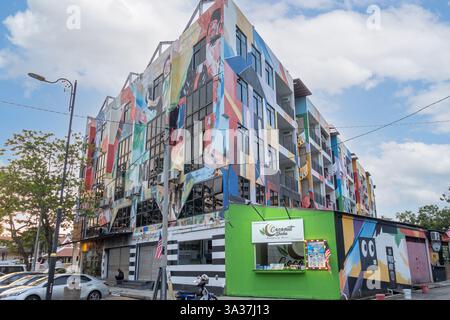 The Waterfront Apartments A101 à Malacca, Malaisie. Bâtiment coloré est situé le long de la rivière Melaka et est connu pour sa rue dynamique comprise Banque D'Images
