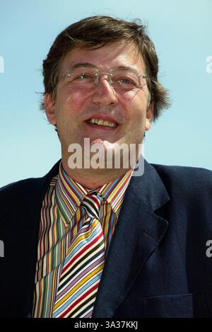 17 mars 2011 - Scarborough, North Yorkshire, Angleterre - STEPHEN Fry.ACTOR.FRANCE.CANNES FILM FESTIVAL, CANNES,.17/05/2002.DI2107.CREDIT:(crédit image : © Globe photos/ZUMAPRESS.com) Banque D'Images