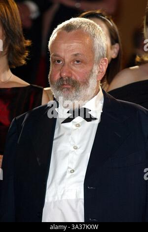 17 mars 2011 - Scarborough, North Yorkshire, Angleterre - MIKE LEIGH.DIRECTOR.FRANCE.CANNES FILM FESTIVAL, CANNES,.17/05/2002.DI2184.CREDIT:(Credit image : © Globe photos/ZUMAPRESS.com) Banque D'Images
