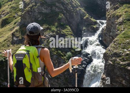 Promenade dans la commune de montagne de Rhêmes-notre-Dame située dans la haute vallée de Rhêmes, Vallée d'Aoste, Italie Banque D'Images