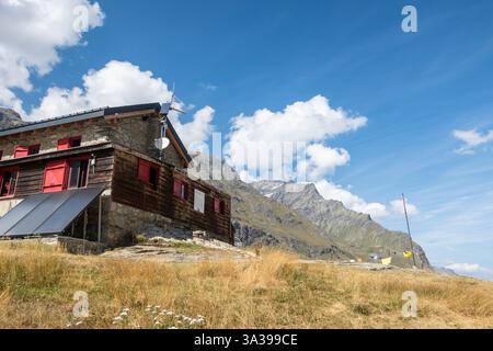 Bâtiment traditionnel dans la municipalité de montagne de Rhêmes-notre-Dame situé dans la haute vallée de Rhêmes, Vallée d'Aoste, Italie Banque D'Images