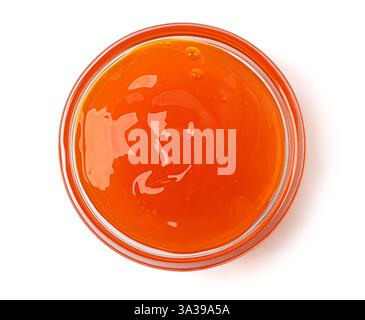 Bol en verre rempli de confiture d'abricot sucrée, isolé sur fond blanc, créant une image vibrante et délicieuse Banque D'Images