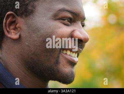 EMBARGO À 0001 LUNDI 11 NOVEMBRE Makomborero Haruzivishe, militant zimbabwéen pro-démocratie, pose pour une photo à l'Université du Kent à Canterbury, où il étudie actuellement pour un diplôme en droit et en politique dans le cadre du programme de bourses pour les réfugiés. L'activisme de Makomborero sur les droits à l'éducation et la corruption l'a conduit à être arrêté 37 fois, banni de l'université, torturé, emprisonné et presque tué avant de fuir son pays d'origine il y a deux ans. Date de la photo : jeudi 31 octobre 2024. Banque D'Images