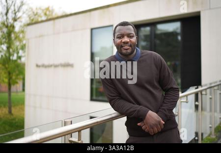 EMBARGO À 0001 LUNDI 11 NOVEMBRE Makomborero Haruzivishe, militant zimbabwéen pro-démocratie, pose pour une photo à l'Université du Kent à Canterbury, où il étudie actuellement pour un diplôme en droit et en politique dans le cadre du programme de bourses pour les réfugiés. L'activisme de Makomborero sur les droits à l'éducation et la corruption l'a conduit à être arrêté 37 fois, banni de l'université, torturé, emprisonné et presque tué avant de fuir son pays d'origine il y a deux ans. Date de la photo : jeudi 31 octobre 2024. Banque D'Images