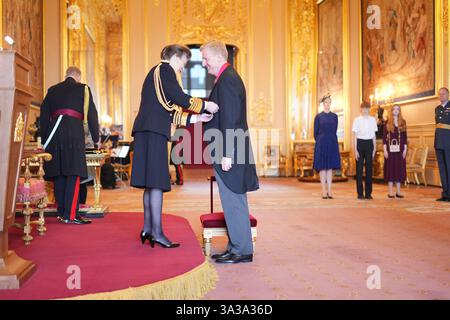 Le très honorable Sir Oliver Dowden, ancien vice-premier ministre, chancelier du duché de Lancastre et secrétaire d'État au Cabinet Office. Anciennement secrétaire d'État au numérique, à la culture, aux médias et aux sports, et président du Parti conservateur, est nommé chevalier Commandeur de l'ordre du bain par la princesse royale au château de Windsor, dans le Berkshire. Cet honneur reconnaît le service politique et public. Date de la photo : mercredi 6 novembre 2024. Banque D'Images