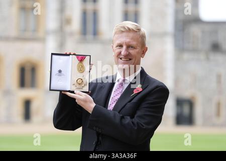 Le très honorable Sir Oliver Dowden, ancien vice-premier ministre, chancelier du duché de Lancastre et secrétaire d'État au Cabinet Office. Ancien secrétaire d'État au numérique, à la culture, aux médias et aux sports, et président du Parti conservateur après avoir été fait Chevalier Commandeur de l'ordre du bain par la princesse royale lors d'une cérémonie d'investiture au château de Windsor, Berkshire. Date de la photo : mercredi 6 novembre 2024. Banque D'Images