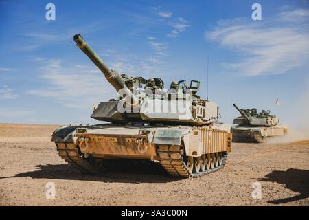 Les soldats de l'armée américaine affectés au 2e escadron du 278e régiment de cavalerie blindée exploitent un char M1A2 Abrams lors de l'exercice Jade Cobra VI aux États-Unis Banque D'Images