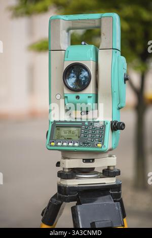 Vue sur le théodolite en gros plan Banque D'Images