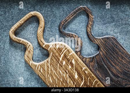 Vue très rapprochée sombres et claires planches de service en bois vintage sur fond noir Banque D'Images