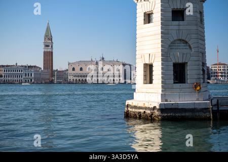 Boote auf den Kanälen von Venedig. / Bateaux sur les canaux de Venise. Snapshot-Photography/K.M.Krause *** bateaux sur les canaux de Venise bateaux sur les canaux de Venise snapshot Photography K M Krause Banque D'Images