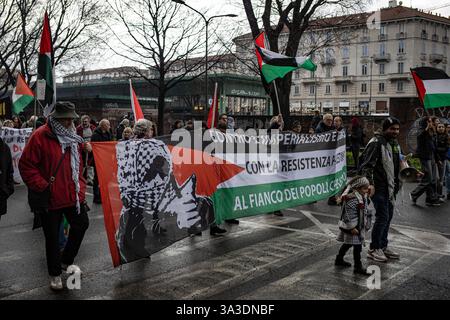 Milan, Italie. 15 mars 2025. Corteo per Dax Piazza XXIV Maggio Milano - Italia - Cronaca Sabato, 14 Marzo, 2025 (Foto di Marco Ottico/Lapresse) procession pour Dax Piazza XXIV Maggio Milan, Italie - Actualités samedi, 15 mars, 2025 (photo de Marco Ottico/Lapresse) crédit : LaPresse/Alamy Live News Banque D'Images