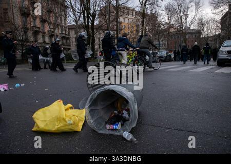 Milan, Italie. 15 mars 2025. Corteo per Dax Piazza XXIV Maggio Milano - Italia - Cronaca Sabato, 14 Marzo, 2025 (Foto di Marco Ottico/Lapresse) procession pour Dax Piazza XXIV Maggio Milan, Italie - Actualités samedi, 15 mars, 2025 (photo de Marco Ottico/Lapresse) crédit : LaPresse/Alamy Live News Banque D'Images