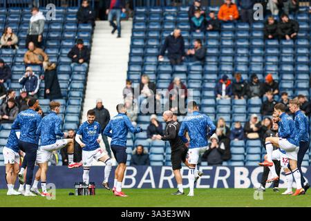 Les Hawthorns, West Bromwich le samedi 15 mars 2025. Les joueurs de West Bromwich Albion au Warm Up lors du match du Sky Bet Championship entre West Bromwich Albion et Hull City aux Hawthorns, West Bromwich le samedi 15 mars 2025. (Photo : Stuart Leggett | mi News) crédit : MI News & Sport /Alamy Live News Banque D'Images