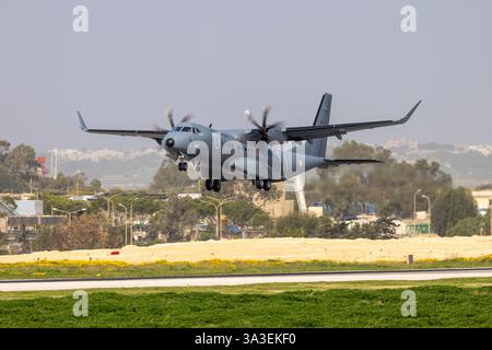 Indian Air Force Airbus C295W (Reg : CA-7111), flambant neuf, sur le vol de livraison au départ après un arrêt technique. Banque D'Images