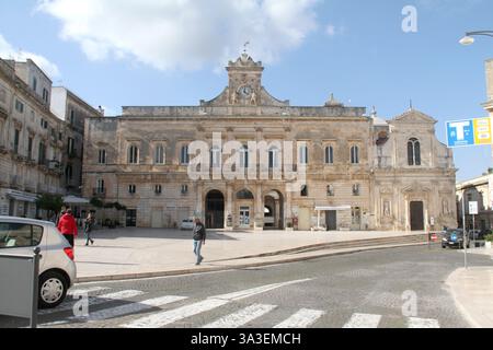Vue de l'hôtel de ville d'Ostuni, Italie Banque D'Images