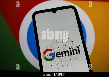 Bandung, Java occidental, Indonésie. 16 mars 2025. Dans cette illustration photo, le logo Google Gemini ai affiché sur un écran de smartphone avec Google web en arrière-plan. (Crédit image : © Algi Febri Sugita/ZUMA Press Wire) USAGE ÉDITORIAL SEULEMENT! Non destiné à UN USAGE commercial ! Banque D'Images