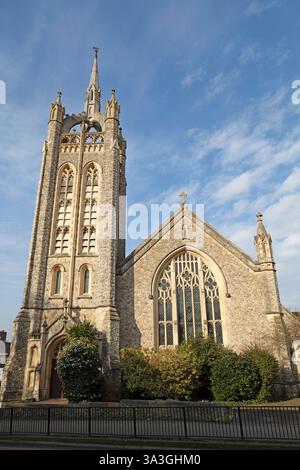 Église de la Trinité à Sutton, Londres, Angleterre. L'église a été consacrée en 1907 et est une Église réformée unie et un lieu de culte méthodiste. Banque D'Images