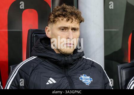 Milan, Italie. 15 mars 2025. Mërgim Vojvoda Como lors du match de football Serie A Enilive 2024/2025 entre Milan et Côme au stade Giuseppe Meazza à Milan, dans le nord de l'Italie - dimanche 15 mars 2025. Sport - Football. (Photo par Antonio Saia) crédit : Kines Milano/Alamy Live News Banque D'Images