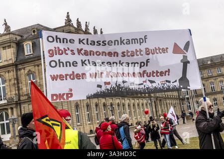 Journée d'action organisée par IG Metall à Stuttgart. Les métallurgistes se rassemblent pour lutter pour l’avenir des emplois industriels. Leurs revendications : les employeurs devraient cesser Banque D'Images