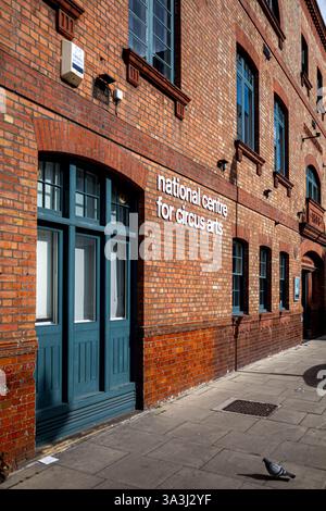 Le National Center for Circus Arts de Hoxton, Shoreditch, Londres, est un centre de formation de cirque contemporain de premier plan. Formation au cirque de Londres. Banque D'Images