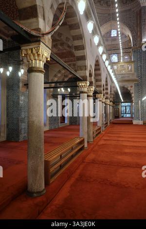 Intérieur de la mosquée Yeni Cami à Istanbul, Turquie Banque D'Images
