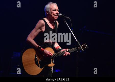 Buenos Aires (15 mars 2025). Timothy 'TV' Smith jouant en direct au Teatro Flores, Buenos Aires, Argentine crédit : Mariano Garcia/Alamy Live News Banque D'Images
