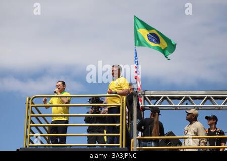 Jair Bolsonaro PL/RJ, ancien président de la République, lors de la manifestation Amnesty Now, à Rio de Janeiro Jair Bolsonaro PL/RJ, ancien président de la République, lors de la manifestation Amnesty Now, qui a lieu sur la plage de Copacabana, au sud de la ville, ce dimanche 03/16/2025 RIO DE JANEIRO Copacabana RIO DE JANEIRO BRÉSIL Copyright : xCHARLESxSHOLLx Banque D'Images