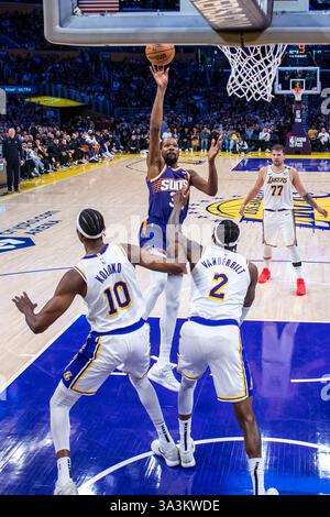 Los Angeles, Californie, États-Unis. 16 mars 2025. Kevin durant #35 des Phoenix Suns tire contre les Lakers de Los Angeles lors d'un match de basket-ball NBA au Crypto.com Arena le dimanche 16 mars 2025 à Los Angeles. (Crédit image : © Ringo Chiu/ZUMA Press Wire) USAGE ÉDITORIAL SEULEMENT! Non destiné à UN USAGE commercial ! Crédit : ZUMA Press, Inc/Alamy Live News Banque D'Images