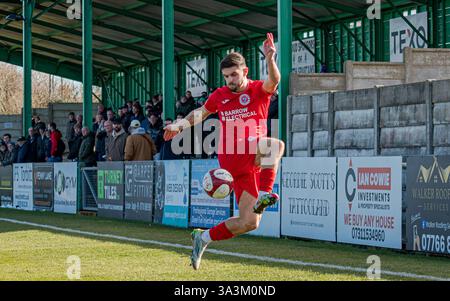 Jake Daniels contrôlant le ballon pour les Warrington Rylands contre Blyth Spartans à Croft Park, Blythe, Royaume-Uni, 15.03.2025 Banque D'Images