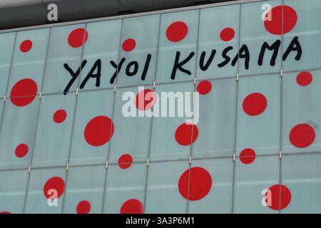 Matsumoto City Art Museum, qui abrite l'exposition permanente Yayoi Kusama, Matsumoto, Nagano, Japon Banque D'Images