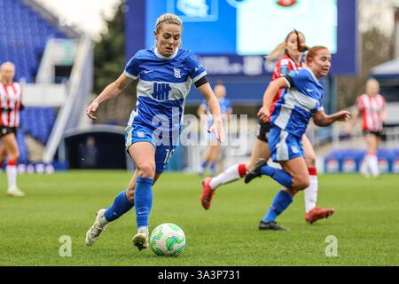 Birmingham, Royaume-Uni. 16 mars 2025. Birmingham, Angleterre, 16 mars 2025 : Simone Magill (16 Birmingham City) sur le ballon lors du match de football Barclays Womens Championship entre Birmingham City et Southampton à St Andrews à Birmingham, Angleterre (Natalie Mincher/SPP) crédit : SPP Sport Press photo. /Alamy Live News Banque D'Images