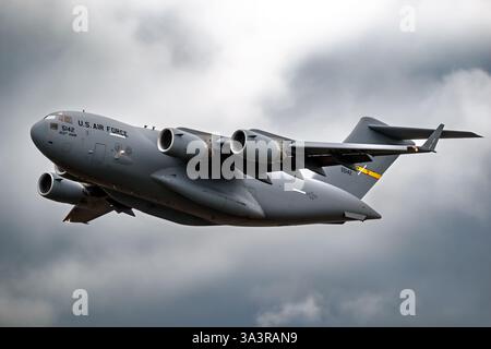 Avion de transport Boeing C-17A Globemaster III de l'US Air Force décollant de la base aérienne de Volkel. Pays-Bas - 15 juin 2019 Banque D'Images