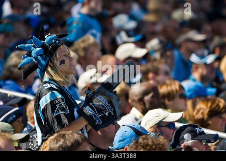 Chrarlotte, Caroline du Nord, États-Unis. 19 octobre 2008. 19 Oct 2008 NFL New Orleans Saints vs Carolina Panthers Charlotte, NC - les fans montrent leur soutien lors du match NFL New Orleans Saints vs Carolina Panthers au Bank of America Stadium de Charlotte, NC. (Photo de Walter G. Arce/CalSport) (crédit image : © Walter G. Arce Sr./ASP via ZUMA Press Wire) USAGE ÉDITORIAL SEULEMENT! Non destiné à UN USAGE commercial ! Banque D'Images