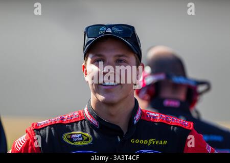 Daytona Beach, Floride, États-Unis. 13 février 2011. DAYTONA BEACH, FL - 13 février 2011 : Trevor Bayne (21 ans) attend de se qualifier pour la course Daytona 500 au Daytona International Speedway à Daytona Beach, FL. (Crédit image : © Walter G. Arce Sr./ASP via ZUMA Press Wire) USAGE ÉDITORIAL SEULEMENT! Non destiné à UN USAGE commercial ! Banque D'Images