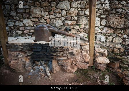 Le raki toujours dans le musée en plein air de l'énergie hydraulique à Dimitsana, Arkadia, Grèce Banque D'Images