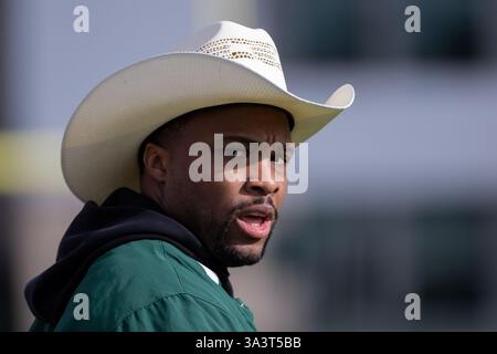 Sacramento, Californie, États-Unis. 17 mars 2025. L'entraîneur de football Brennan Marion dirige l'équipe lors d'un entraînement de printemps à l'Université d'État de Sacramento le lundi 17 mars 2025, à Sacramento. (Crédit image : © Paul Kitagaki Jr./ZUMA Press Wire) USAGE ÉDITORIAL SEULEMENT! Non destiné à UN USAGE commercial ! Banque D'Images